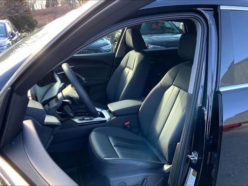 Used 2025 Audi Q5 Premium w/ Convenience Package image 7