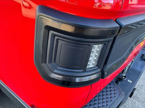 Used 2020 Jeep Gladiator Overland image 32