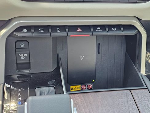 Used 2025 Toyota Sequoia Capstone AWD/4WD image 35