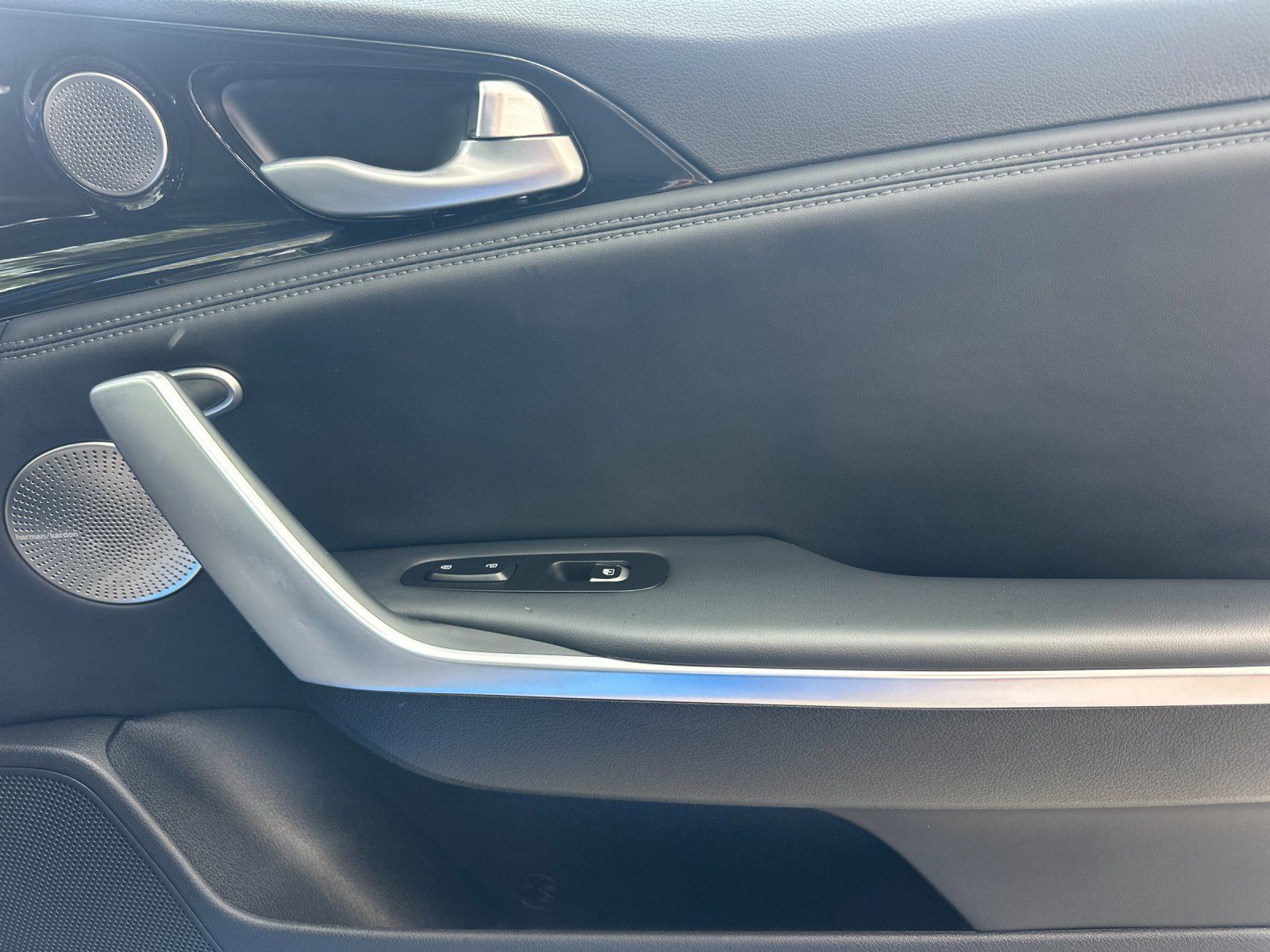 Used 2018 Kia Stinger Premium RWD image 17