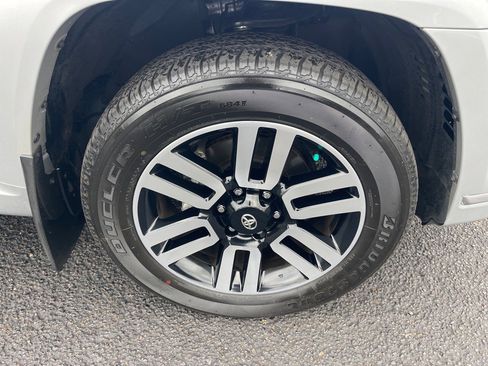 Used 2024 Toyota 4Runner Limited image 22