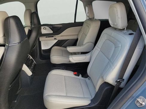Used 2025 Lincoln Aviator Reserve w/ Luxury Package RWD image 16