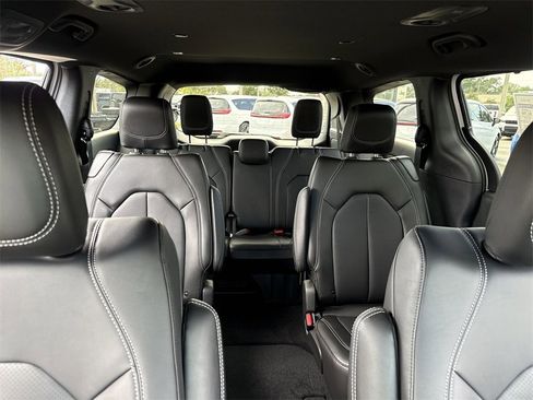 New 2026 Chrysler Pacifica Select image 29