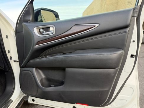 Used 2018 INFINITI QX60 FWD w/ Deluxe Technology Package image 16