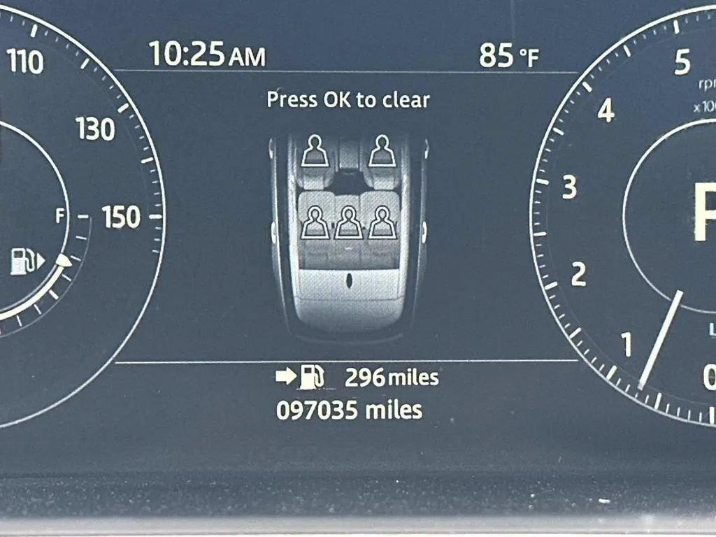 Used 2017 Land Rover Range Rover HSE AWD/4WD image 28