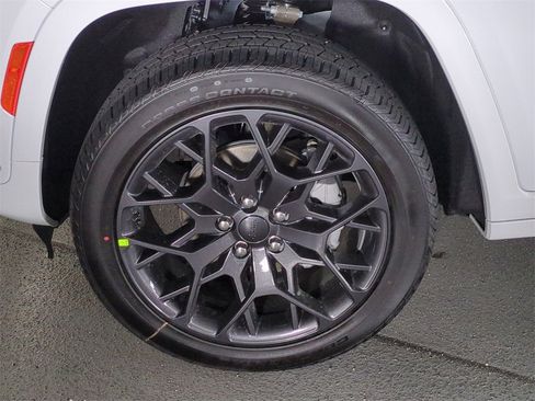 New 2025 Jeep Grand Cherokee Summit image 11