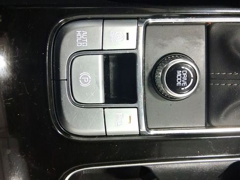 Used 2025 Kia Telluride LX FWD image 33
