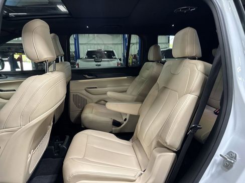 Used 2024 Jeep Grand Cherokee L Limited w/ Black Appearance Package image 25