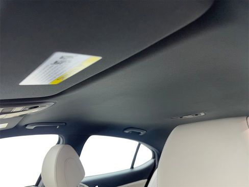 Used 2025 Genesis G70 2.5T image 75