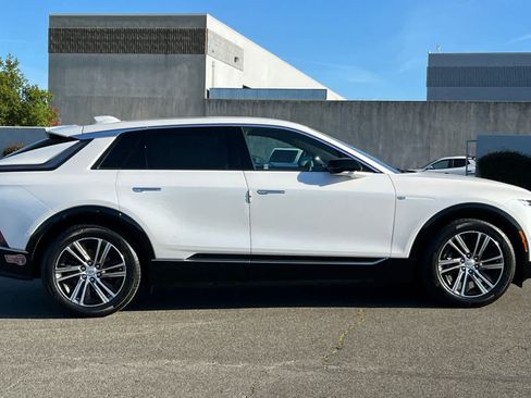 Used 2024 Cadillac Lyriq Luxury image 6