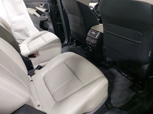 Used 2023 Subaru Ascent Limited w/ Technology Package image 11