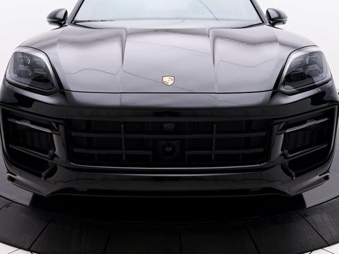 Used 2025 Porsche Cayenne GTS image 17
