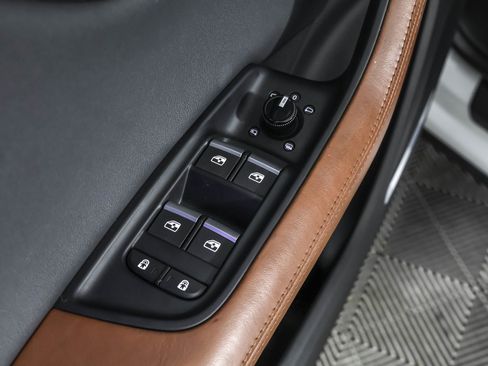 Used 2022 Audi Q8 Premium Plus w/ Premium Plus Package image 38