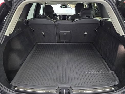 Used 2023 Volvo XC60 B5 Plus w/ Climate Package image 12