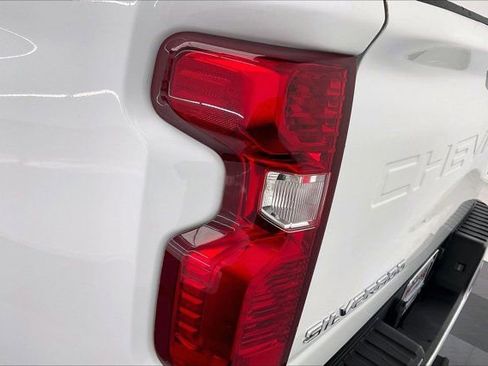 Used 2024 Chevrolet Silverado 2500 LT image 29