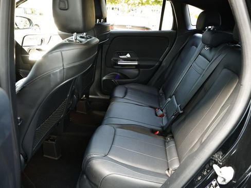 Used 2021 Mercedes-Benz GLA 250 4MATIC image 24