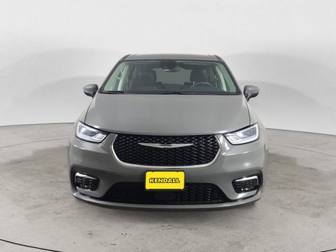 Used 2023 Chrysler Pacifica Touring-L FWD image 8