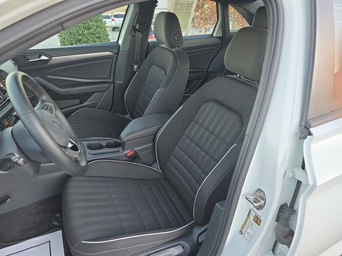 Used 2024 Volkswagen Jetta Sport image 14