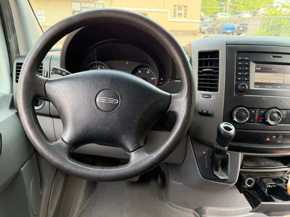 Used 2017 Freightliner Sprinter 2500 RWD image 19