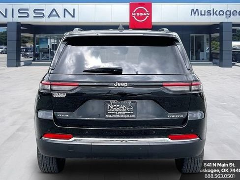 Used 2024 Jeep Grand Cherokee Laredo AWD/4WD image 6