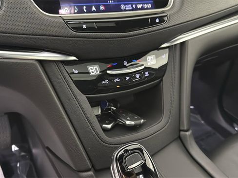 Used 2025 Cadillac XT5 Premium Luxury image 37
