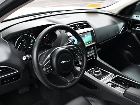 Used 2020 Jaguar F-PACE Premium image 13