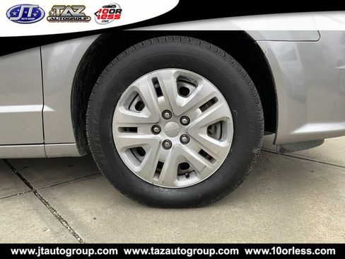 Used 2018 Dodge Grand Caravan SE w/ UConnect Hands-Free Group FWD image 9