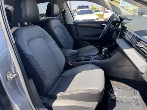 Used 2025 Volkswagen Jetta SEL FWD image 33