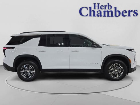 Used 2025 Chevrolet Traverse LT AWD/4WD image 11