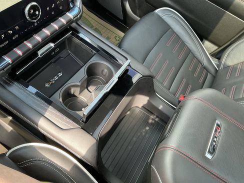 Used 2025 GMC Yukon XL AT4 Ultimate AWD/4WD image 25