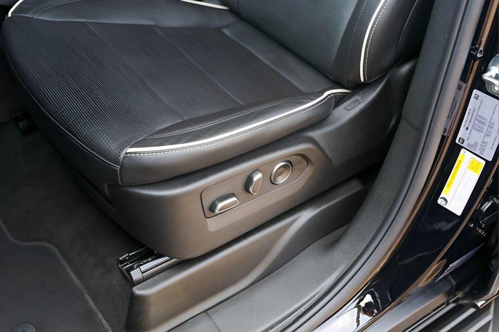 Certified 2025 Cadillac Escalade Sport w/ LPO, ONYX Package AWD/4WD image 8