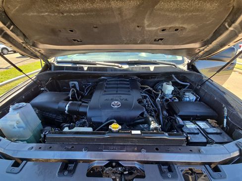 Used 2018 Toyota Tundra SR5 w/ SR5 Upgrade Package RWD image 30
