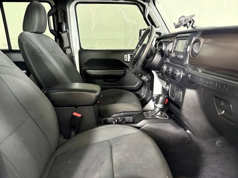 Used 2018 Jeep Wrangler Unlimited Sport AWD/4WD image 16