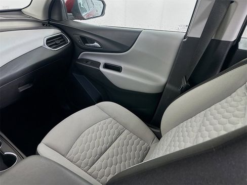 Used 2018 Chevrolet Equinox LT image 22