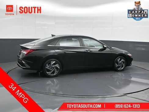 Used 2025 Hyundai Elantra SEL FWD image 3