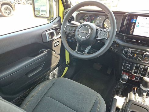 Used 2024 Jeep Wrangler Unlimited AWD/4WD image 15