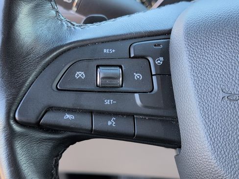 Used 2019 Cadillac XT4 Luxury w/ Cold Weather Package image 22