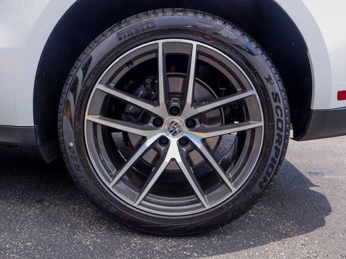 Certified 2026 Porsche Macan AWD/4WD image 30