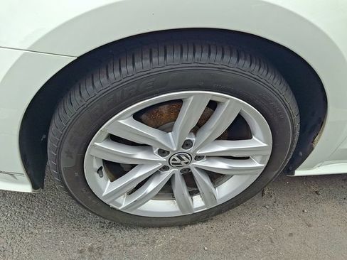 Used 2019 Volkswagen Passat 2.0T Wolfsburg w/ Wheels & Sunroof Package FWD image 4