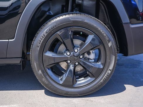 Used 2021 Jeep Cherokee Latitude Plus FWD image 10