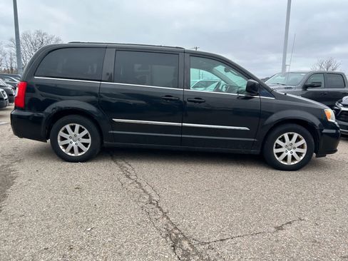 Used 2013 Chrysler Town & Country Touring image 13