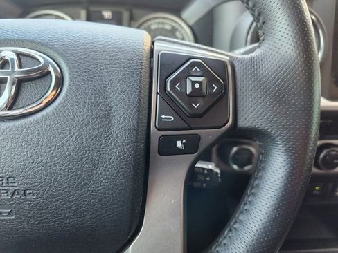 Used 2017 Toyota Tacoma Limited image 31