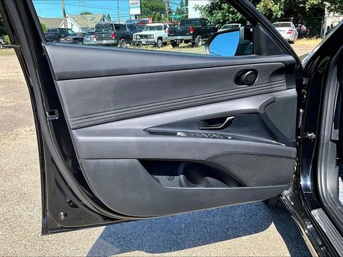 Used 2025 Hyundai Elantra SEL FWD image 22
