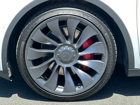 Used 2022 Tesla Model Y Performance AWD/4WD image 29