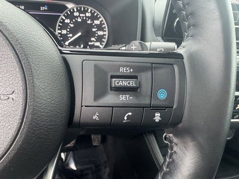 Used 2022 Nissan Rogue SL w/ SL Premium Package image 17