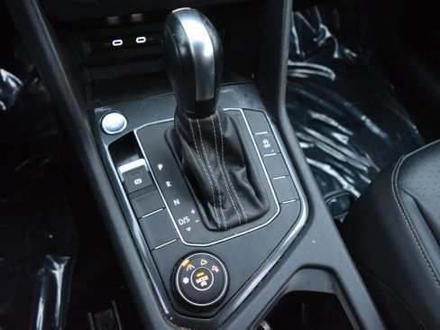 Used 2021 Volkswagen Tiguan SE image 21