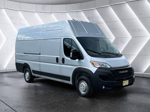 New 2024 RAM ProMaster 3500 w/ Premium Convenience Group image 8
