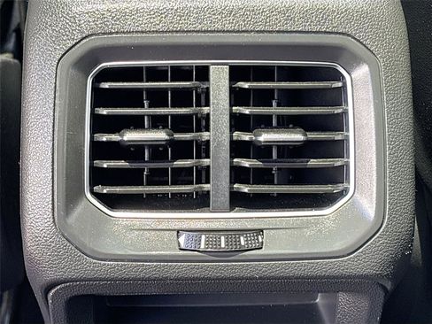 Used 2018 Volkswagen Tiguan SE w/ Panoramic Sunroof Package AWD/4WD image 25