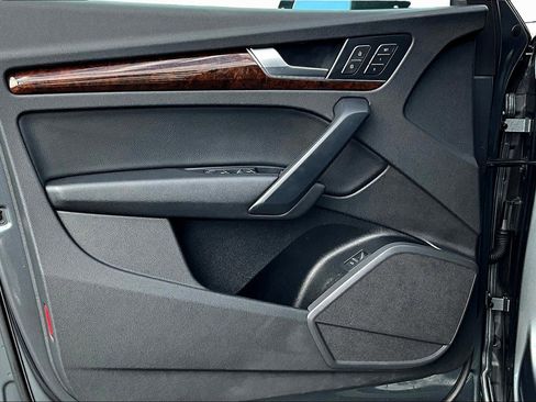 Used 2019 Audi Q5 2.0T Premium w/ Convenience Package image 17