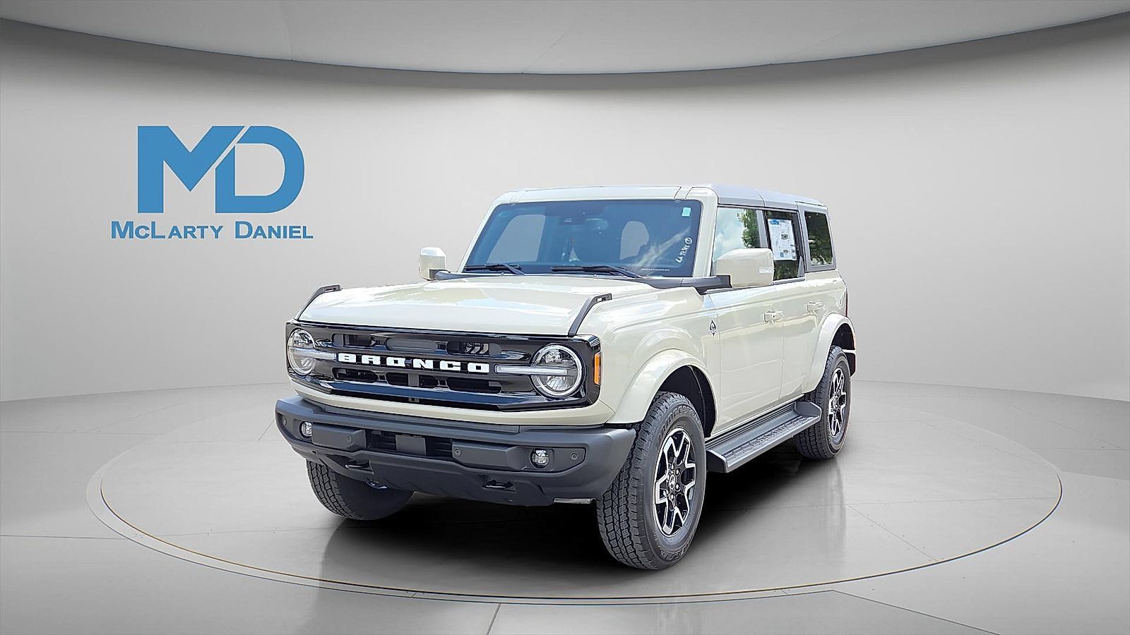 Certified 2025 Ford Bronco Outer Banks AWD/4WD image 2